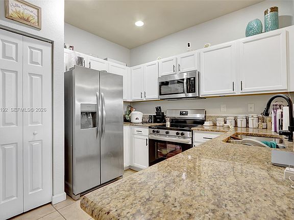 5th image of 338 NE 37th Ave