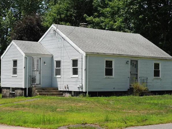 28 Pleasant St, Hanson, MA 02341