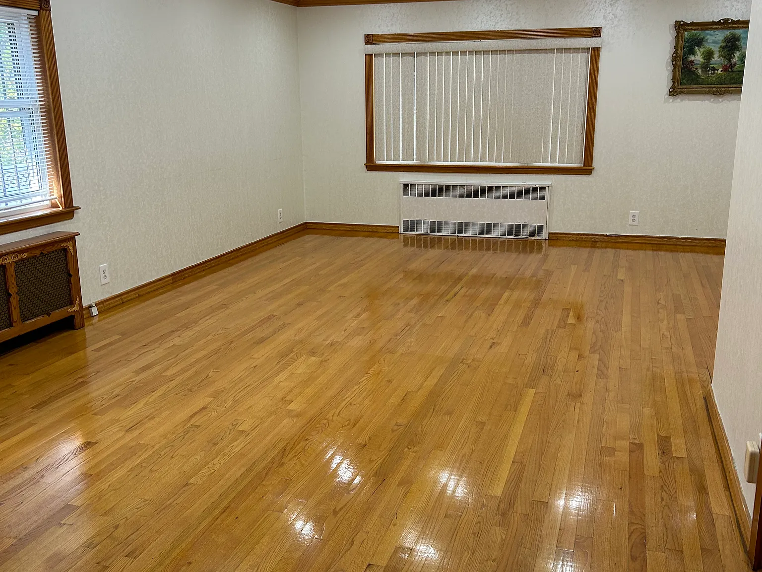 3 bed, 2.5 bath, 5950 sqft, $5,500 — Photo 2