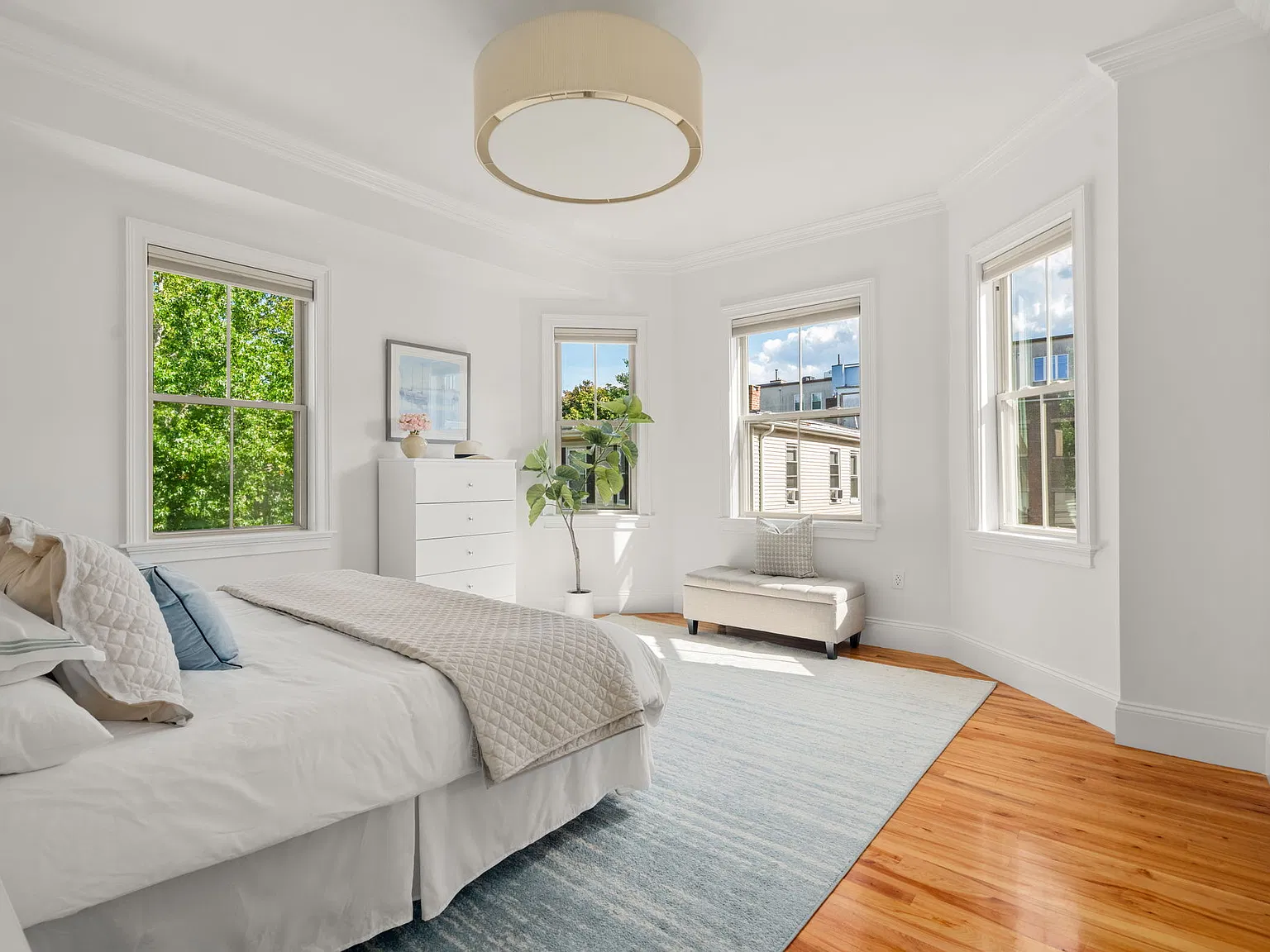 2 bed, 1.5 bath, 1028 sqft, $4,600 — Photo 3