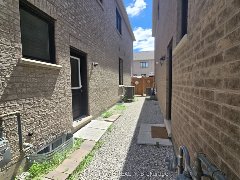 458 Bergamot Ave #BASEMENT — Photo 5