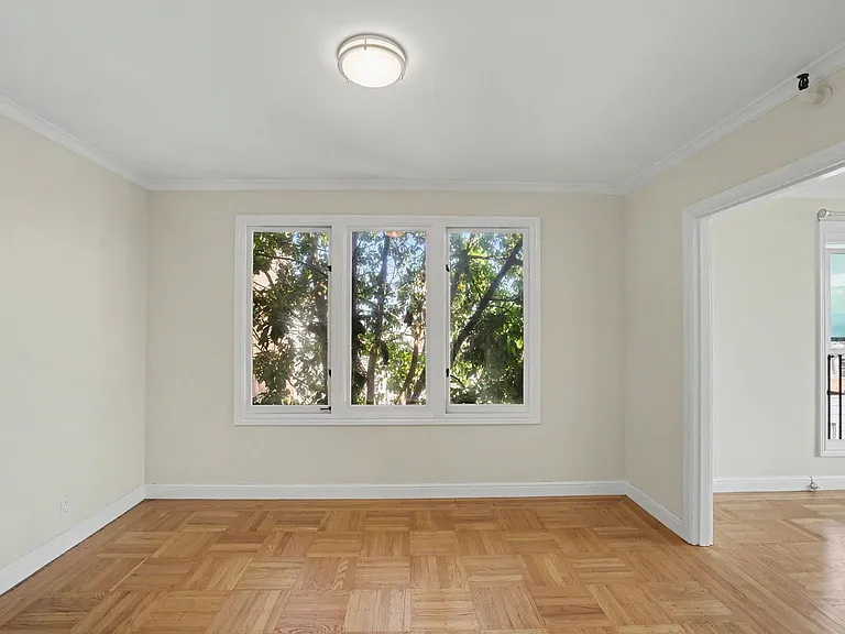 Renovated 3br W/ Dining Room. Views! Parking Avail., Free Laundry! — Photo 25