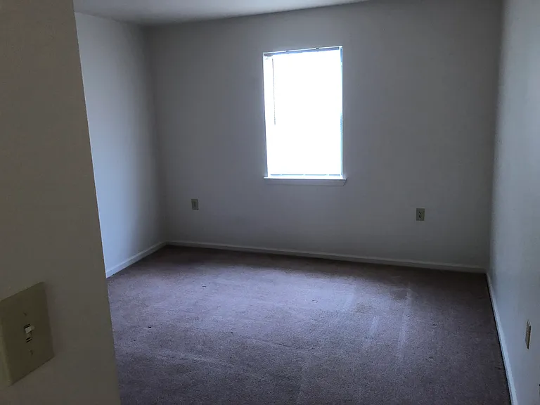 Westbury Circle Apartments — Photo 7