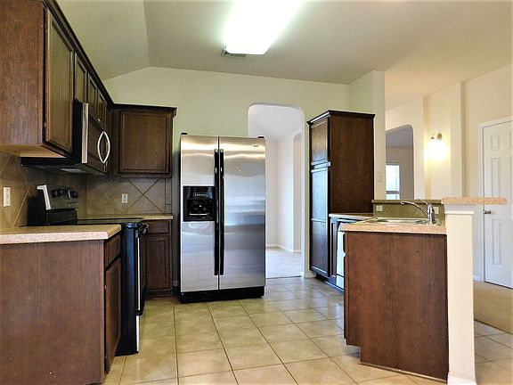 5th image of 409 W Iowa Dr
