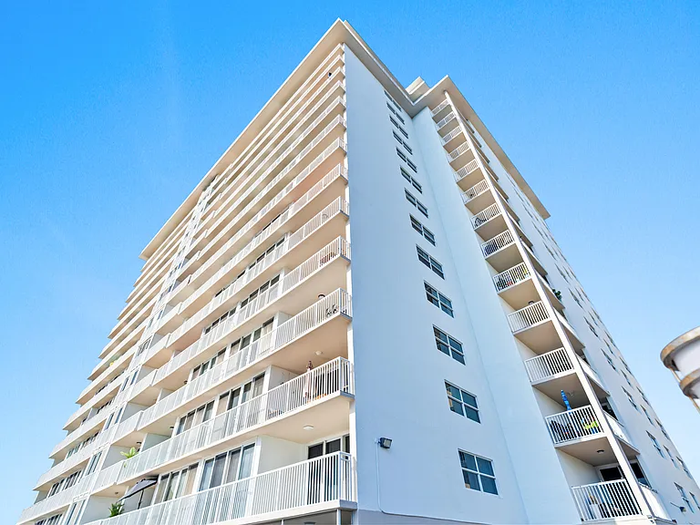 121 Golden Isles Dr #Penthouse 1 — Photo 6