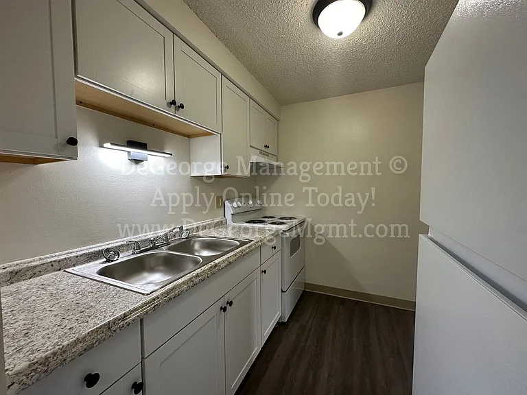 Oak Ridge Manor Apartments — Photo 17