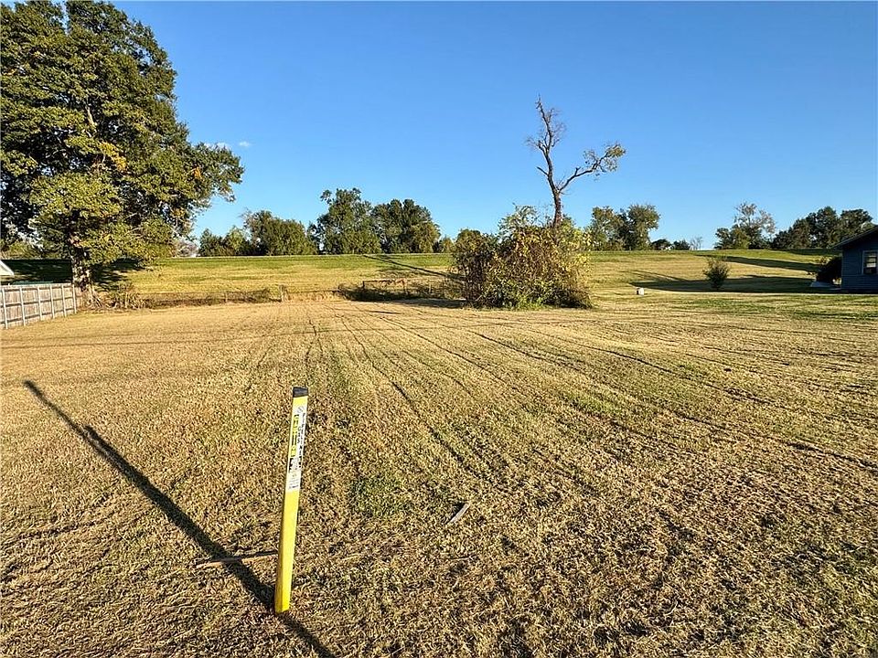 2nd image of 15586 River Rd