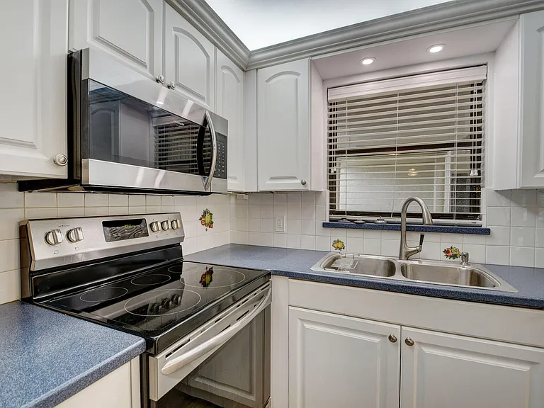 890 N Federal Hwy #103 — Photo 6