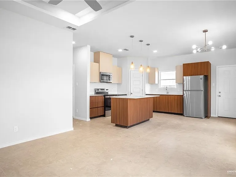 404 N Onyx Ave #1 — Photo 2