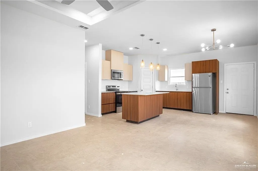 Building Photo - 404 N Onyx Ave #1