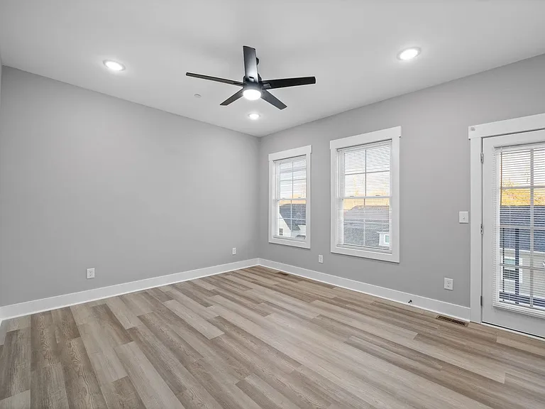 428 Centre St — Photo 19