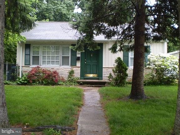 2nd image of 2041 Briggs St