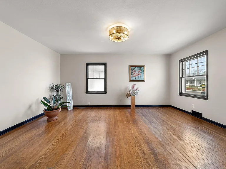 3015 Kossuth St — Photo 3