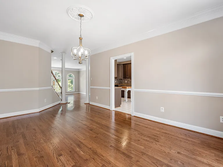 10186 Castlewood Ln — Photo 11