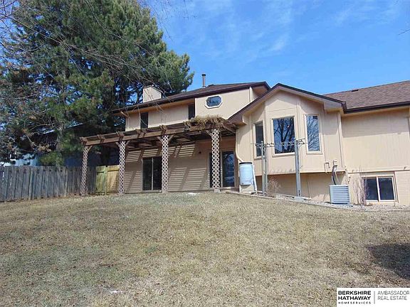 3rd image of 13955 Frederick Cir
