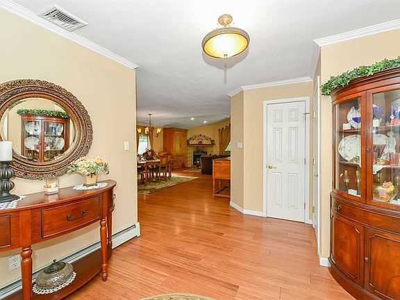 3rd image of 16 Wilmont Turn