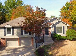 2117 Parker Ct, Blue Springs, MO 64015