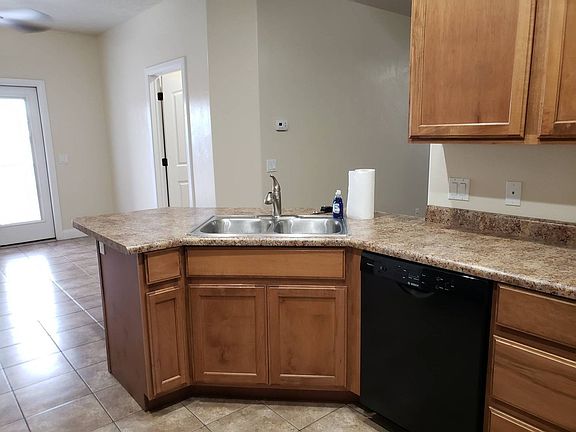2nd image of 1385 W Clinton Way