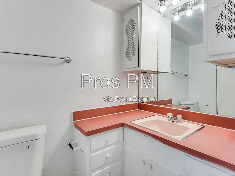 2101 Bradford Dr — Photo 8