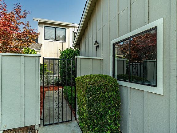 4th image of 856 Helen Dr
