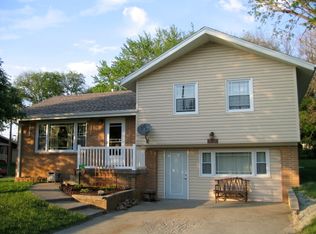 825 Scenic Cir, Oakland, IA 51560