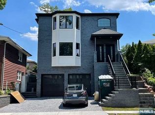 330 3rd St FLOOR 1, Palisades Park, NJ