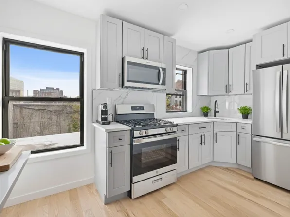 33 North Oxford Street image 2 of 6