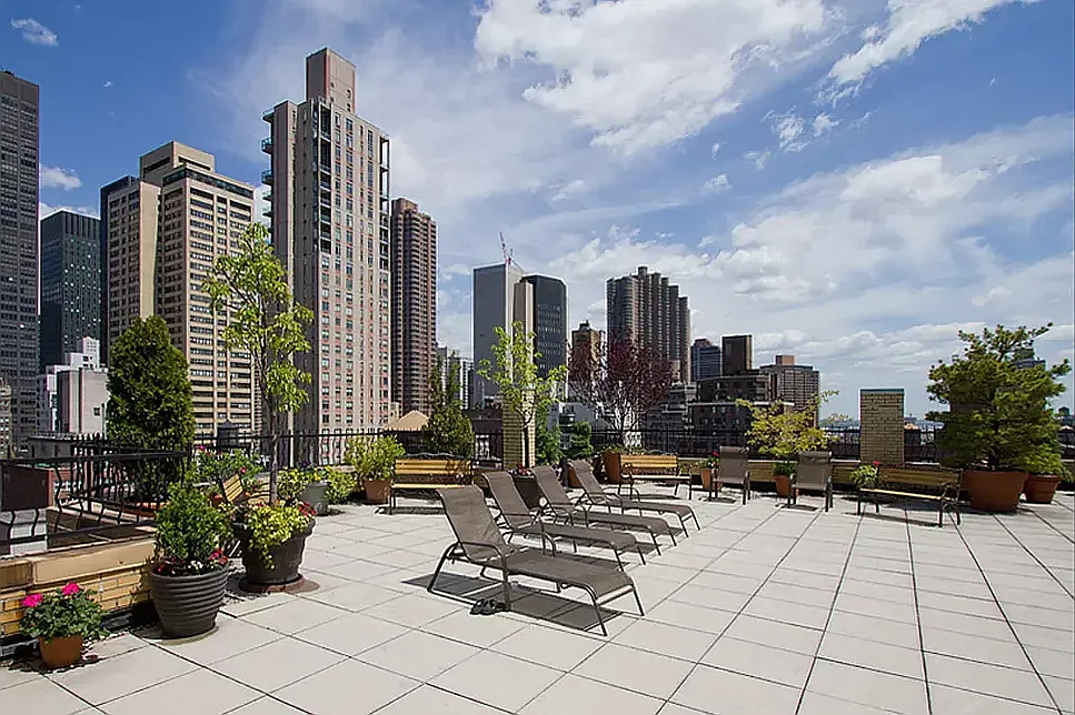 139 East 35th Street — Photo 3