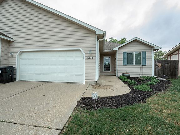 2nd image of 2314 Applewood Ln