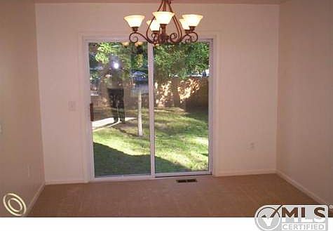 DINING ROOM.jpg