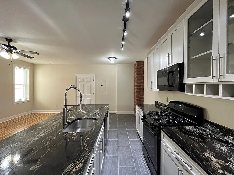 4924 Centre Ave #4 — Photo 3