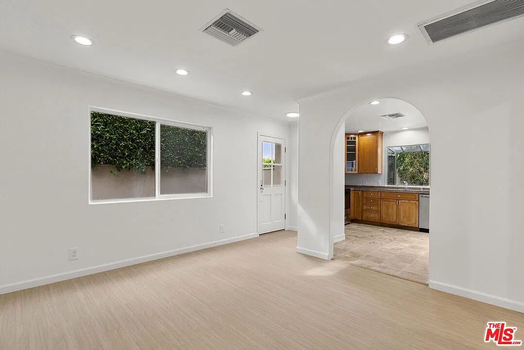 1 bed, 1.0 bath, 650 sqft, $3,899 — Photo 3