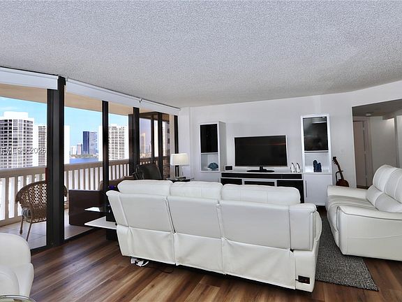 5th image of 1000 Island Blvd APT 2005