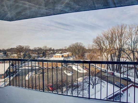 3rd image of 6500 Woodlake Dr APT 410