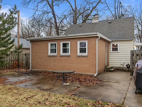 4th image of 2436 Hickory Ln