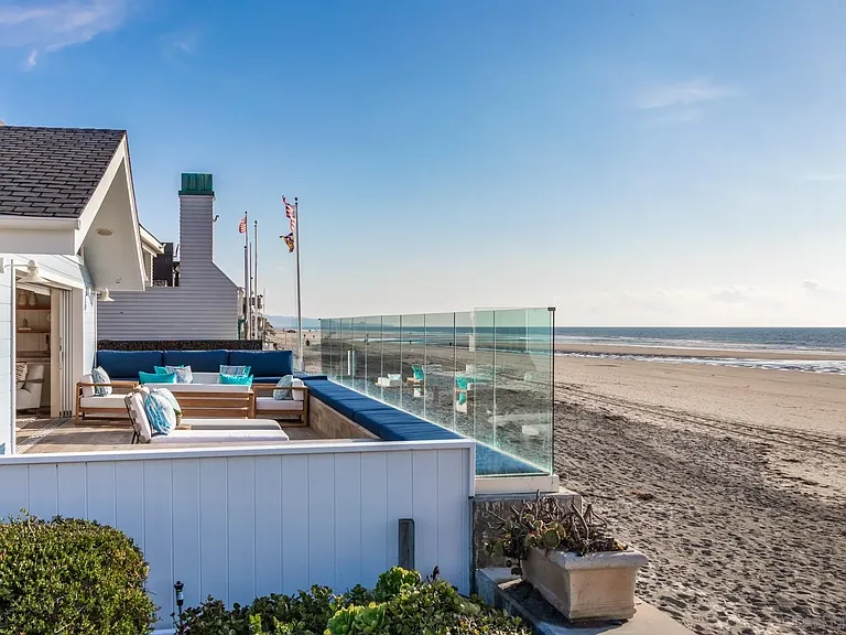 2050 Ocean Front — Photo 24