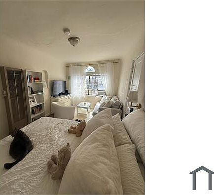 2nd image of 2605 S Rimpau Blvd