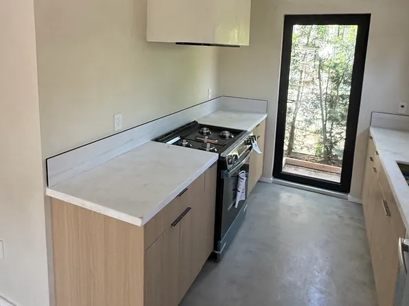 2111 S Zeno Pl, Venice, CA 90291