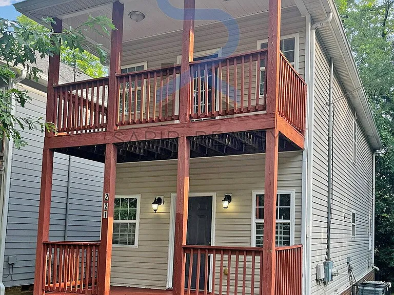 221 Fletcher St SW — Photo 1