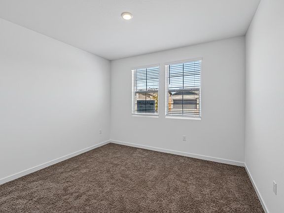 3rd image of 617 Victoria Ave #201