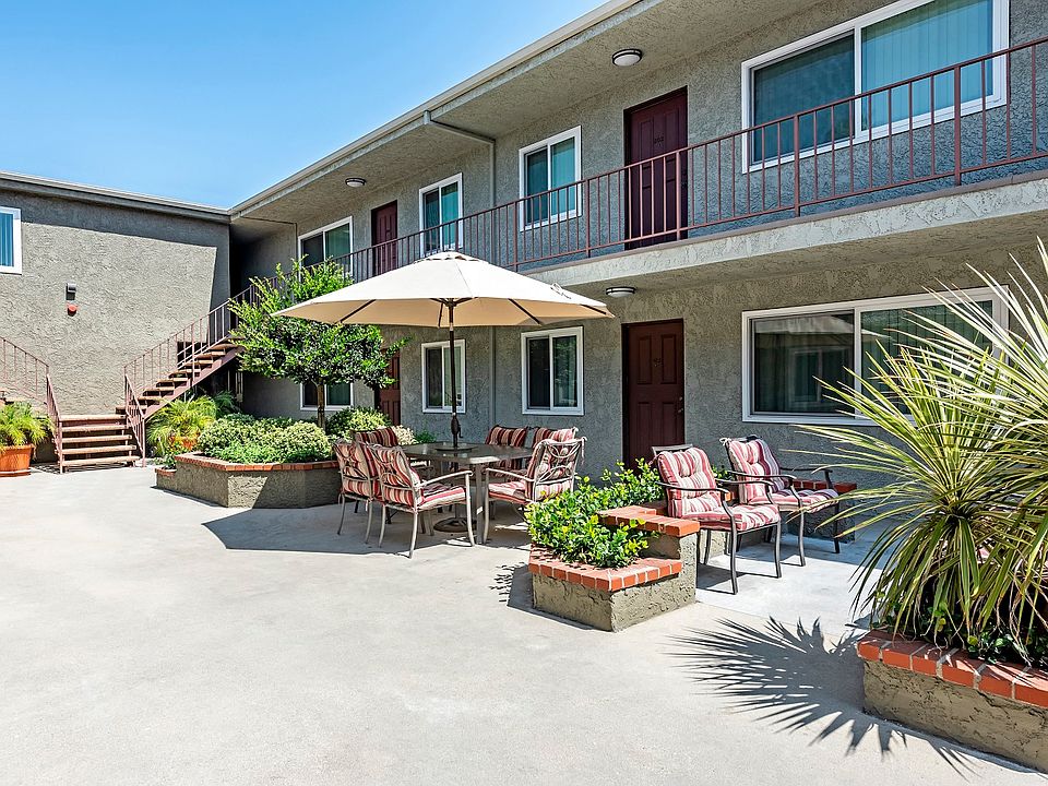 Spacious and bright courtyard at the Diplomat.