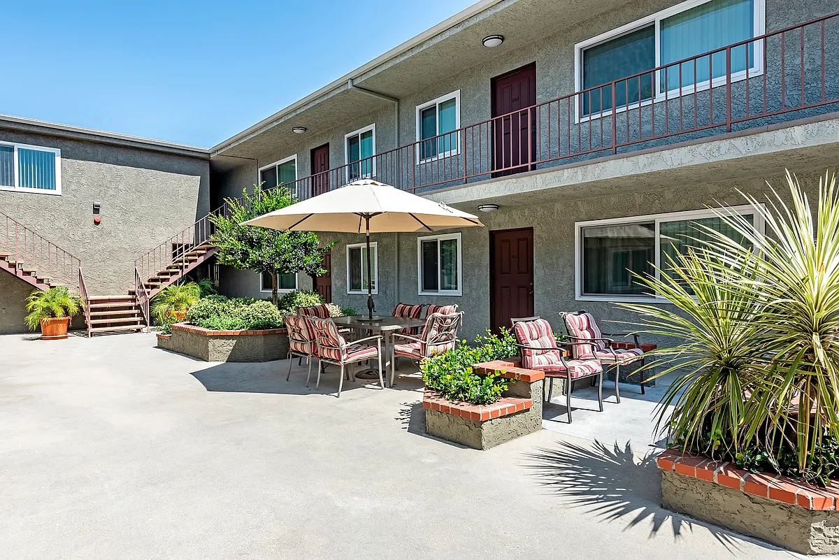 Spacious and bright courtyard at the Diplomat. - The Diplomat