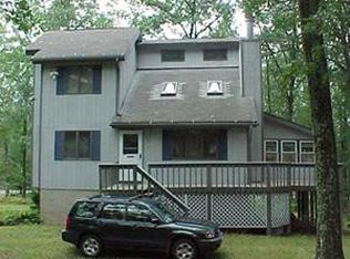 147 Laurel Rd, Lackawaxen, PA 18435