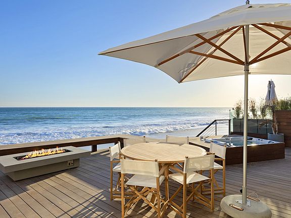 Wonderful Ocean Front entertaining deck