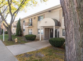 551 Carlysle Dr APT 2, Clarendon Hills, IL 60514