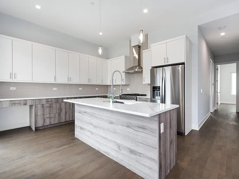 2139 W Madison St — Photo 2