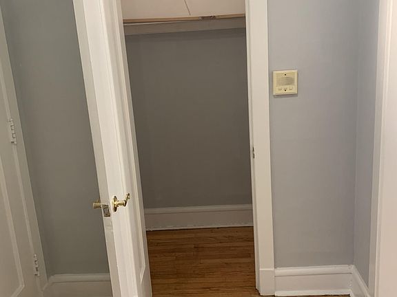 5th image of 6442 N Bosworth Ave APT 1