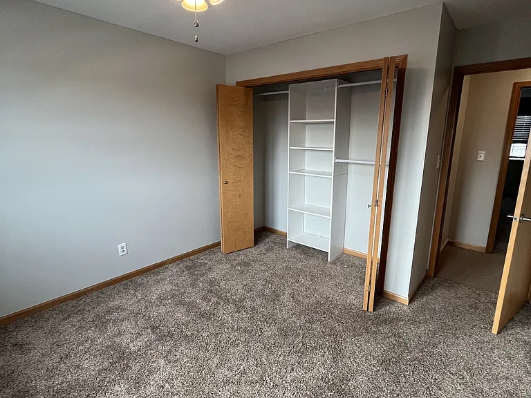 925 W 89th Pl — Photo 8