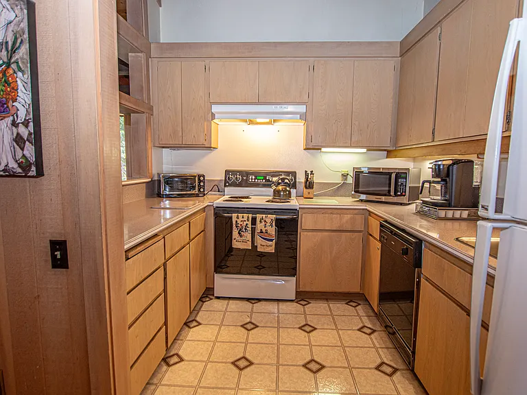 1877 N Lake Blvd #4 — Photo 8