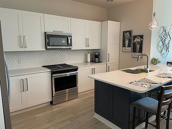 4th image of 400 4th Ave S APT 501